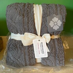 Berkshire Gray Textured Throw Blanket NWT Perfect Condition